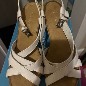 AEROSOLES White Sandals with Crisscross Straps